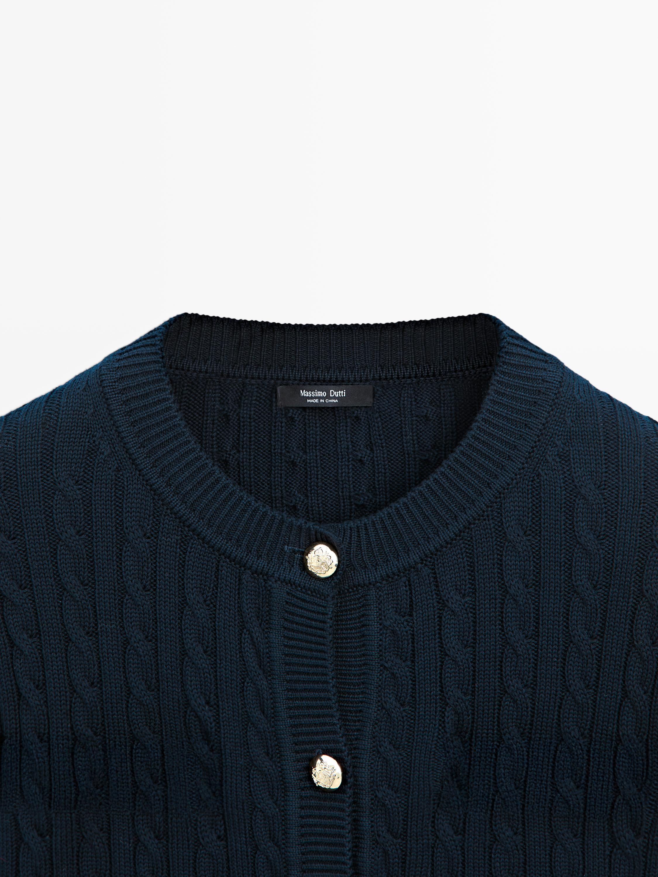 Cardigan tressé avec boutons dorés